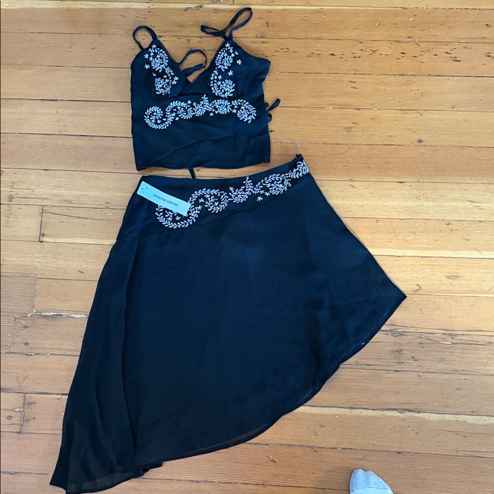 Princess Polly matching skirt (6) and top (4)  set.